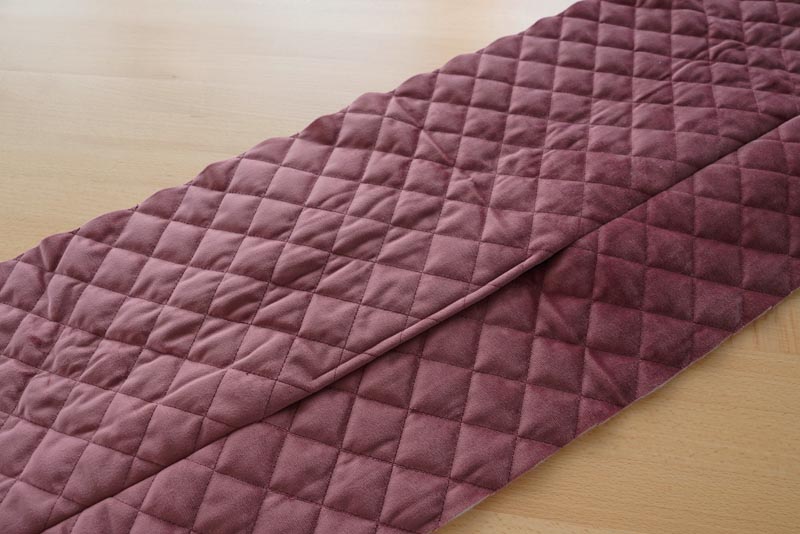 Free sewing tutorial - how to sew a women´s woven vest (sewing pattern included)