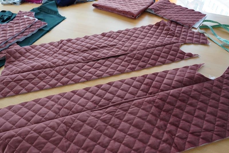 Free sewing tutorial - how to sew a women´s woven vest (sewing pattern included)