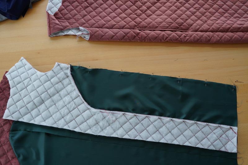 Free sewing tutorial - how to sew a women´s woven vest (sewing pattern included)