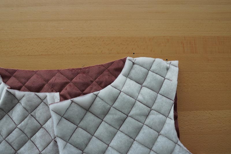 Free sewing tutorial - how to sew a women´s woven vest (sewing pattern included)