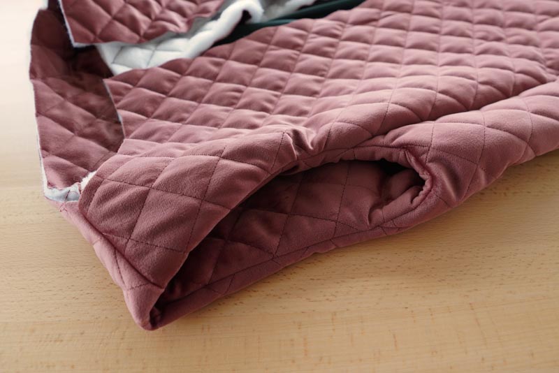 Free sewing tutorial - how to sew a women´s woven vest (sewing pattern included)