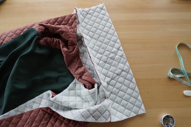 Free sewing tutorial - how to sew a women´s woven vest (sewing pattern included)