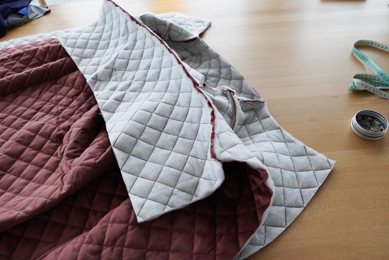 Free sewing tutorial - how to sew a women´s woven vest (sewing pattern included)