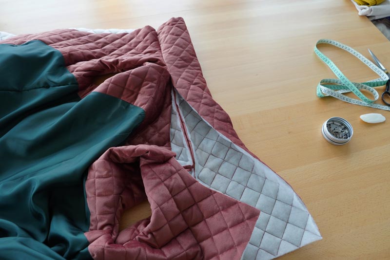 Free sewing tutorial - how to sew a women´s woven vest (sewing pattern included)