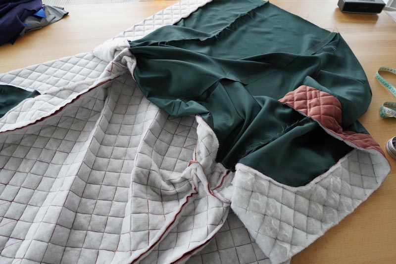 Free sewing tutorial - how to sew a women´s woven vest (sewing pattern included)