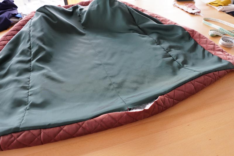 Free sewing tutorial - how to sew a women´s woven vest (sewing pattern included)