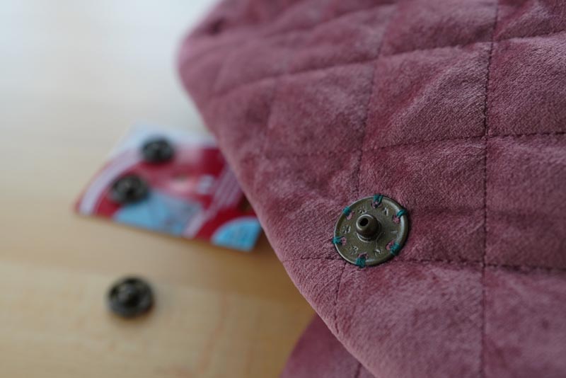 Free sewing tutorial - how to sew a women´s woven vest (sewing pattern included)