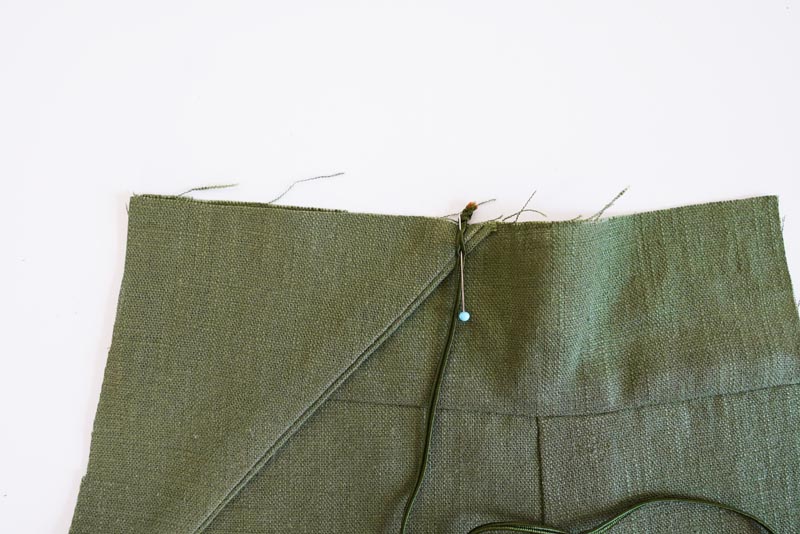 Sewing pattern for women's linen dress with spaghetti straps and exposed back LINEN - assembling the back pieces