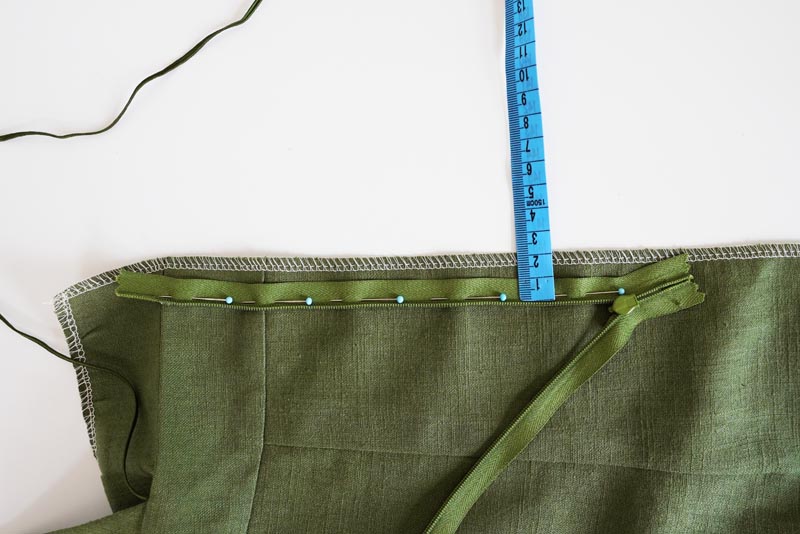 Sewing pattern for women's linen dress with spaghetti straps and exposed back LINEN - sewing the zipper