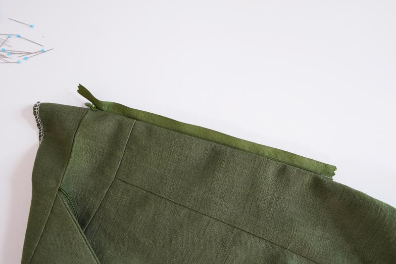 Sewing pattern for women's linen dress with spaghetti straps and exposed back LINEN - sewing the zipper