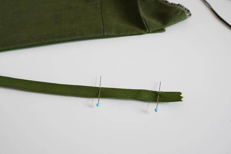 Sewing pattern for women's linen dress with spaghetti straps and exposed back LINEN - sewing the zipper