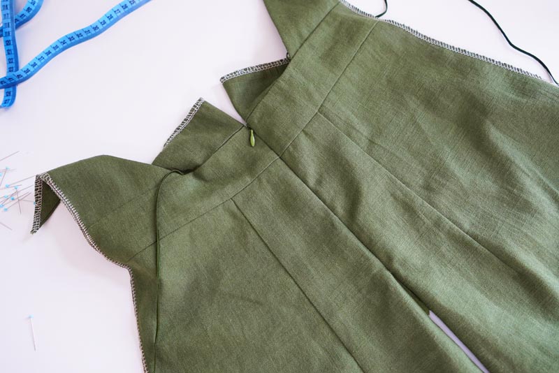 Sewing pattern for women's linen dress with spaghetti straps and exposed back LINEN - sewing the zipper