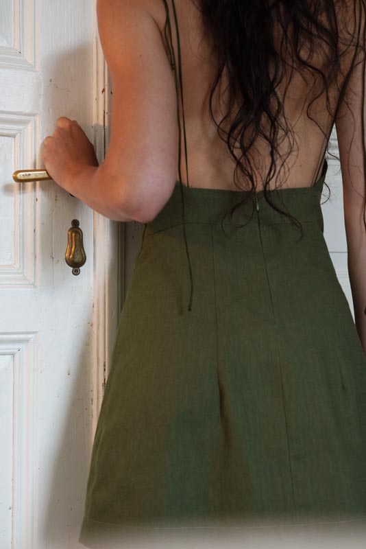 Sewing pattern for women's linen dress with spaghetti straps and exposed back LINEN - step by step tutorial on how to sew a women´s dress